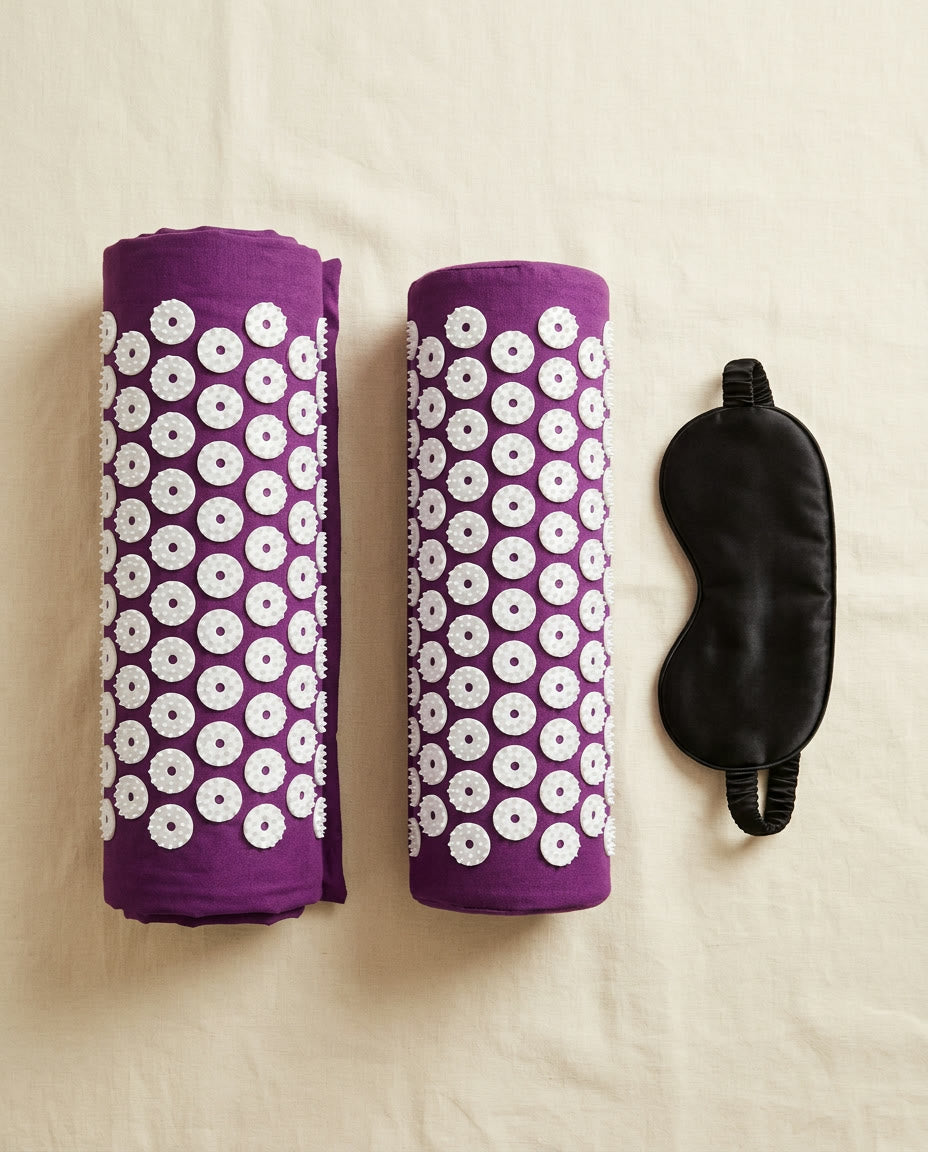 El pack: esterilla, almohada y antifaz